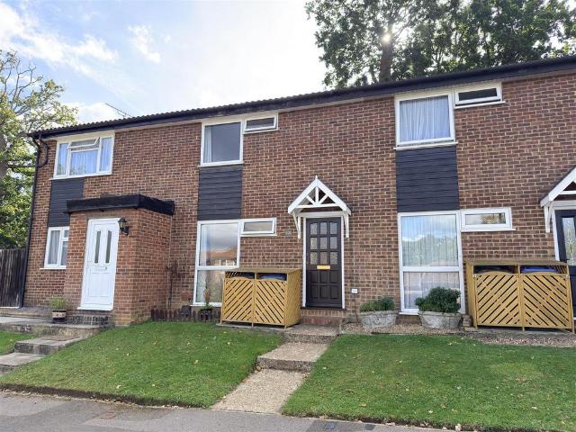 Manaton Close, Haywards Heath 2 bed terraced house to rent £1,395 pcm £322 pw