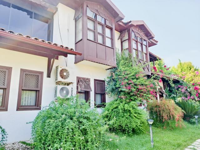 Manavgat' Aksaz 'da Bizimköy Tatil Sitesindeki Dubleks Villa.