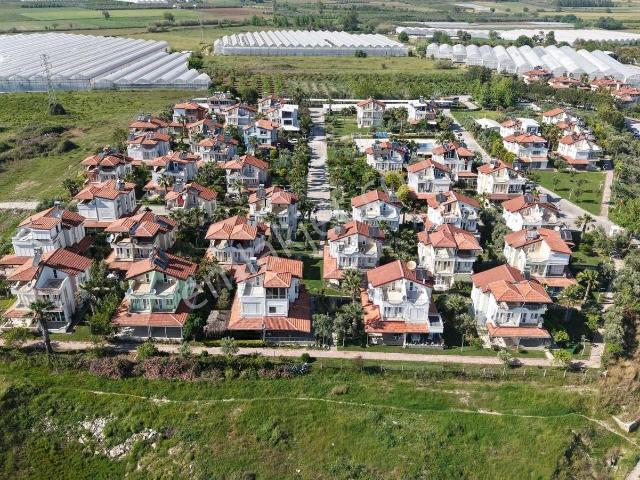 Manavgat'ta Denize Yürüme Mesafesinde 4+1 Havuzlu Site İçi Villa