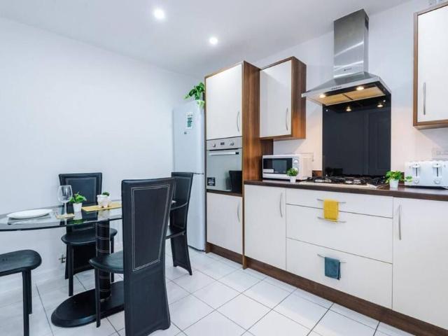 Manchester, M40 2EG, United Kingdom | 3 bed house for rent #121487221 | Rentberry