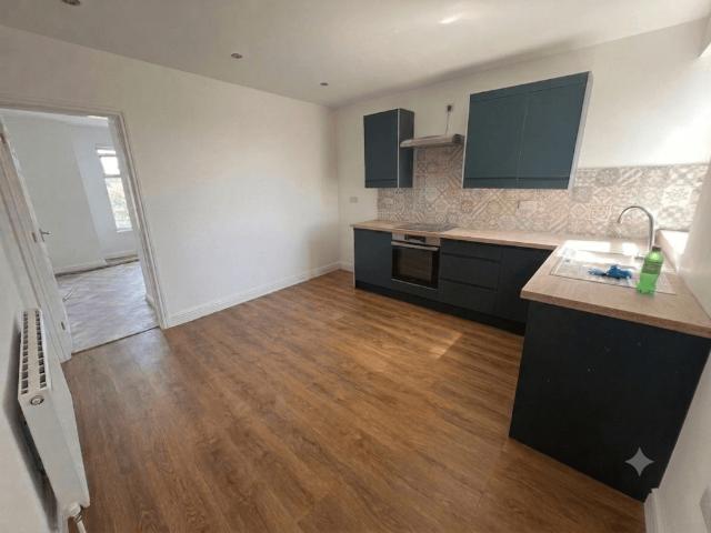 MANCHESTER, M40 3 bed flat to rent £600 pcm £138 pw