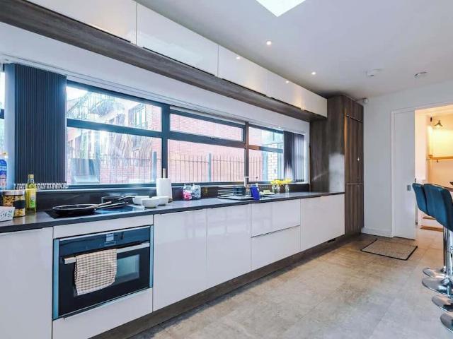 Manchester, M4 1LT, United Kingdom | 3 bed townhouse for rent #155533623 | Rentberry