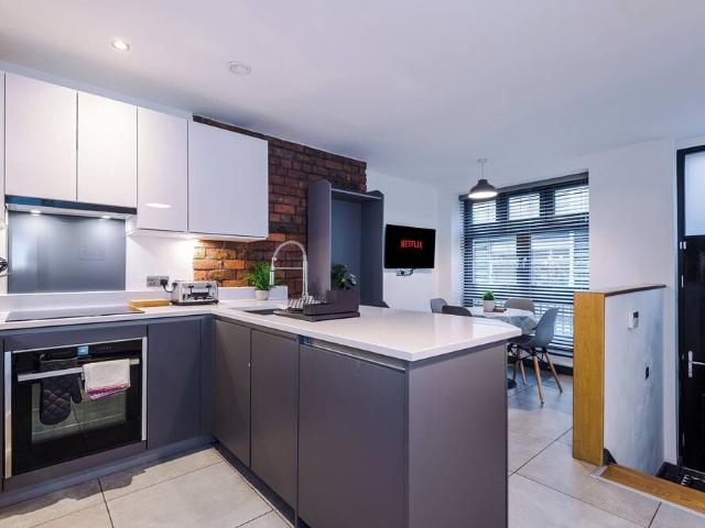 Manchester, M4 5BR, United Kingdom | 2 bed townhouse for rent #113903456 | Rentberry