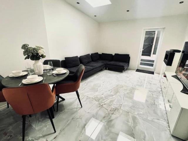 Manchester, M8 8UQ, United Kingdom | 5 bed house for rent #168050204 | Rentberry