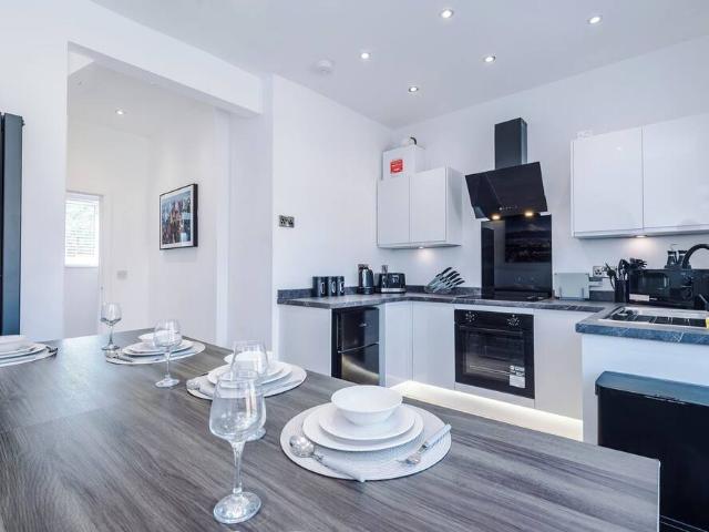 Manchester, M9 0RE, United Kingdom | 5 bed house for rent #165289088 | Rentberry