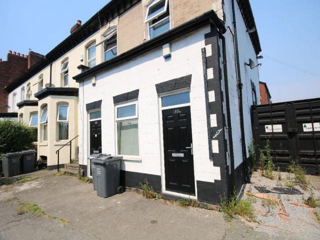Manchester M14 3 bed flat to rent £1,495 pcm £345 pw