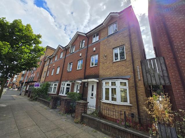 Stretford Road, Hulme, Manchester M15, 4 bed town house to rent, £2,300 pcm | PrimeLocation