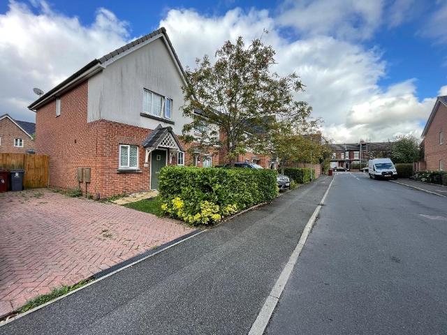 Manchester M18 3 bed semi detached house to rent £1,550 pcm £358 pw