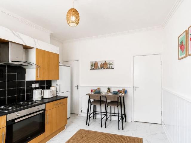 Manchester, M19 3AY, United Kingdom | 3 bed townhouse for rent #172448021 | Rentberry