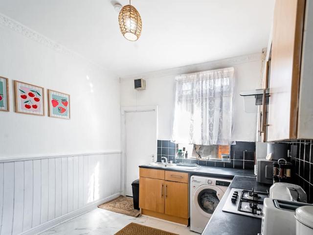 Manchester, M19 3AY, United Kingdom | 2 bed townhouse for rent #168876597 | Rentberry