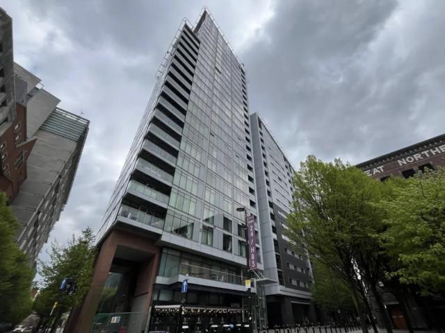 Manchester M3 2 bed apartment to rent £1,500 pcm £346 pw