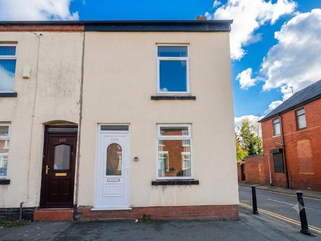Manchester Old Road, Middleton M24 2 bed terraced house to rent £1,200 pcm £277 pw