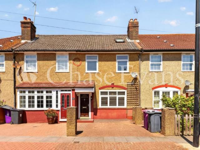 Manchester Grove, Isle Of Dogs. 2 bed terraced house to rent £2,350 pcm £542 pw