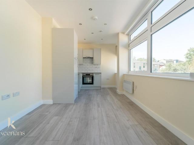 Manchester Road, Burnley BB11, 2 bed flat to rent, £695 pcm | PrimeLocation