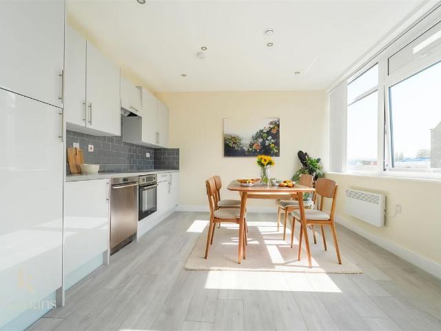 Manchester Road, Burnley BB11, 2 bed flat to rent, £695 pcm | PrimeLocation