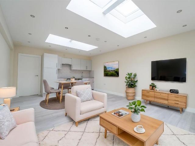 Manchester Road, Burnley BB11, 2 bed flat to rent, £750 pcm | PrimeLocation