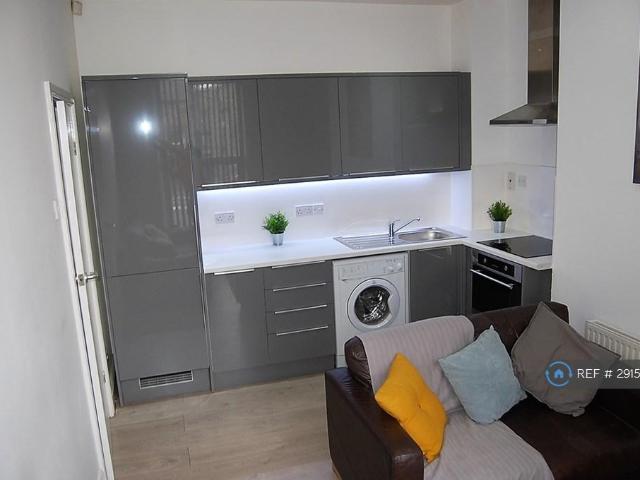 Manchester Road, Huddersfield, HD1 4 bed terraced house to rent £900 pcm £208 pw