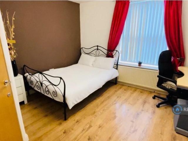 Manchester Road, Huddersfield, HD4 1 bed flat to rent £645 pcm £149 pw