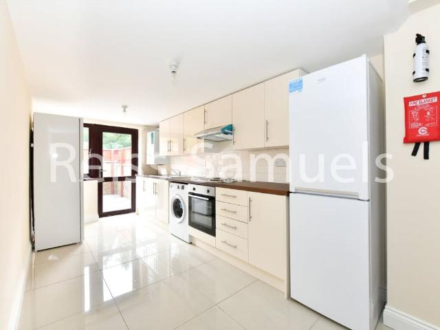 Manchester Road. Isle Of Dogs, Isle Of Dogs, Docklands, London E14, 6 bed terraced house to rent, £5,590 pcm | PrimeLocation