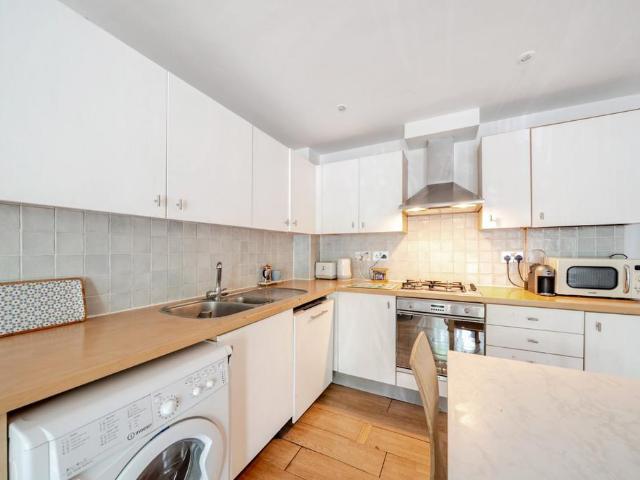 Manchester Road, London, E14 1 bed flat to rent £1,850 pcm £427 pw