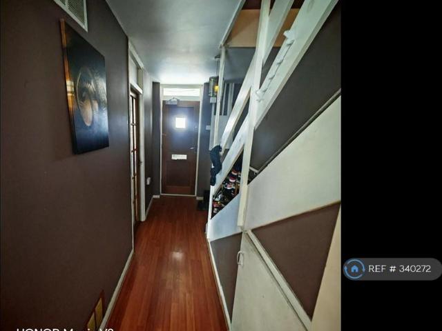 Manchester Road, London, E14 3 bed maisonette to rent £2,300 pcm £531 pw