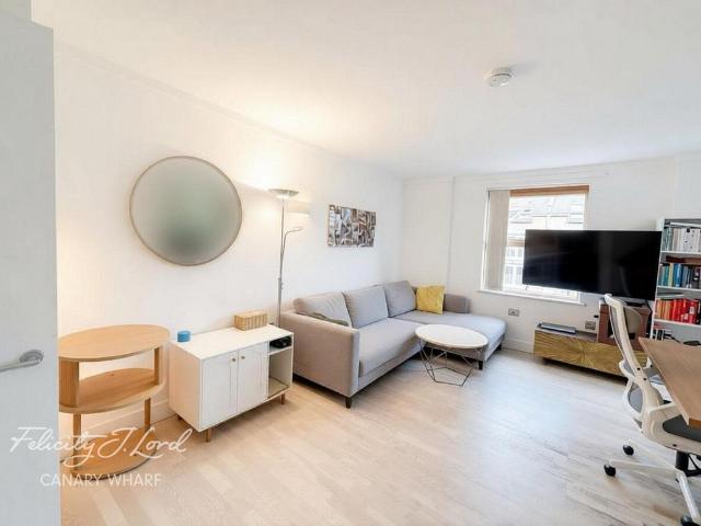 Manchester Road, London 1 bed apartment to rent £1,850 pcm £427 pw