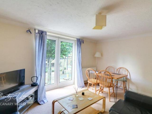 Manchester Road, London 2 bed apartment to rent £1,900 pcm £438 pw