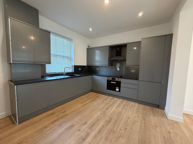 Manchester Road, Linthwaite, Huddersfield HD7, 3 bed property to rent, £1,100 pcm | PrimeLocation