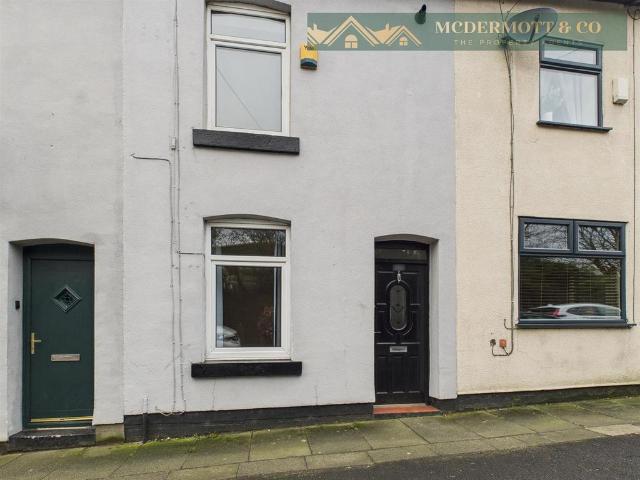 Manchester Road, Mossley 2 bed terraced house to rent £1,300 pcm £300 pw