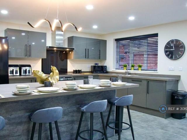 Manchester Road, Manchester, M27 1 bed in a house share to rent £745 pcm £172 pw