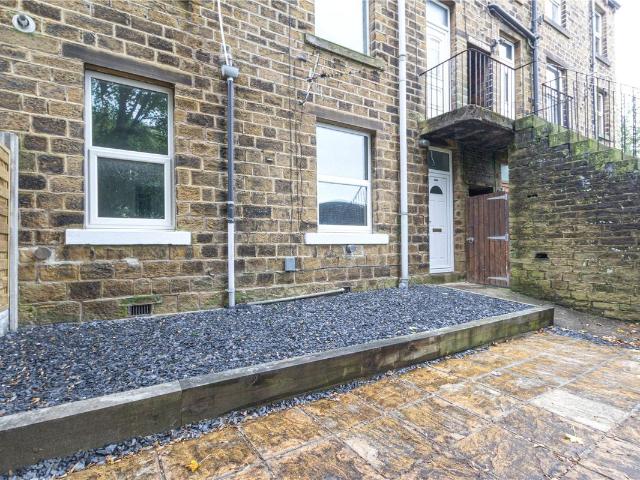 Manchester Road, Milnsbridge, Huddersfield, West Yorkshire HD4, 1 bed property to rent, £575 pcm | PrimeLocation