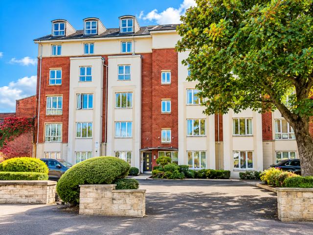 Manchester Road, Southport PR9 2 bed flat to rent £850 pcm £196 pw