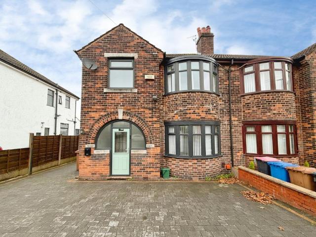Manchester Road, Swinton M27 3 bed semi detached house to rent £1,500 pcm £346 pw