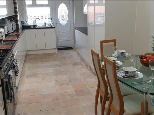 Manchester Road, Rochdale, OL11 1 bed in a house share to rent £585 pcm £135 pw