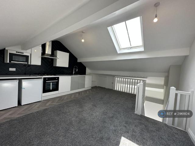Manchester Road, Rochdale, OL11 1 bed in a house share to rent £840 pcm £194 pw