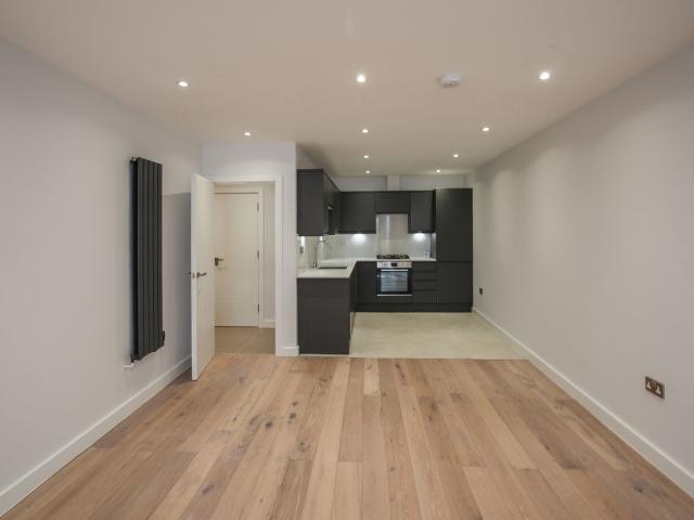 Manchester Road, Thornton Heath CR7, 1 bed flat to rent, £1,500 pcm | PrimeLocation
