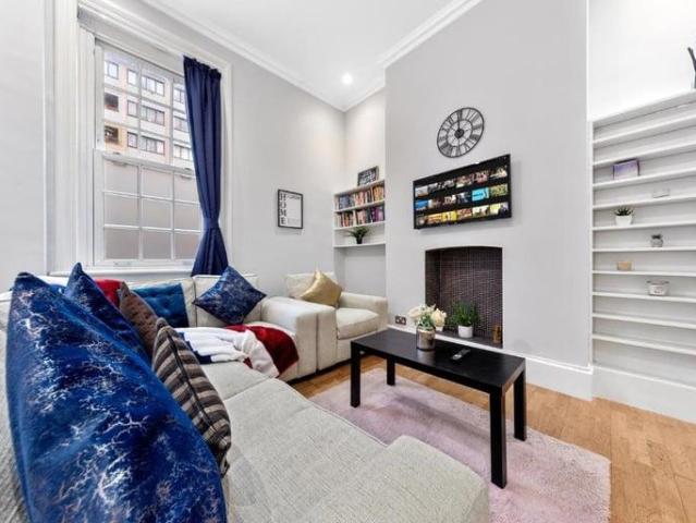Manchester Street, London W1U 3 bed flat to rent £5,000 pcm £1,154 pw
