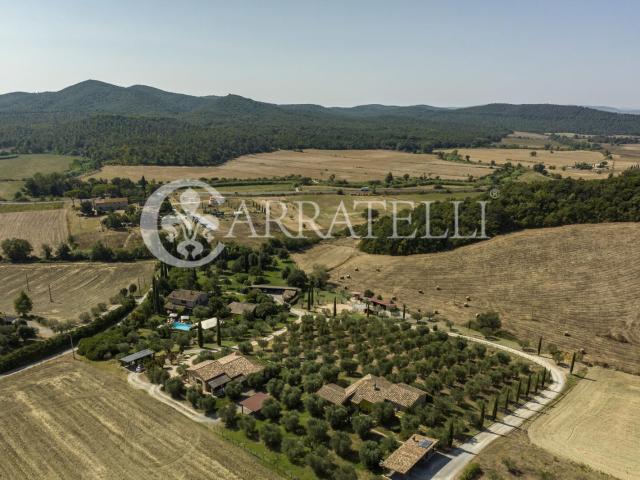 Manciano Azienda agricola con circa 13 ettari di terreno col. 650m² Manciano