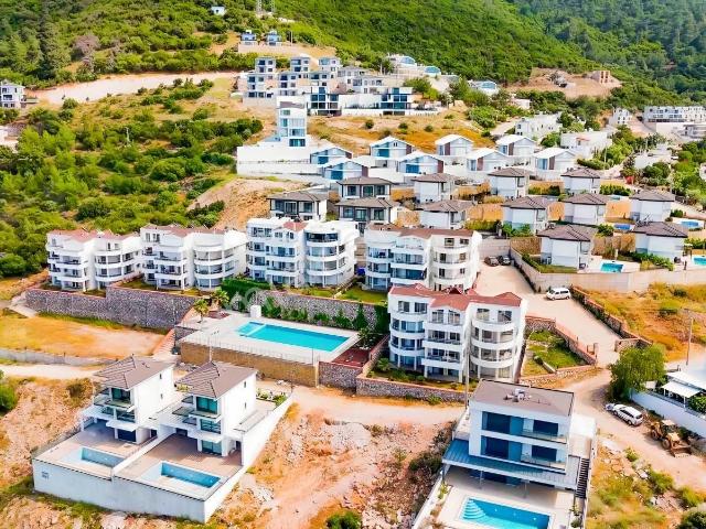 Panoramik Deniz Manzaralı Premium Çatı Dubleksi | Havuzlu