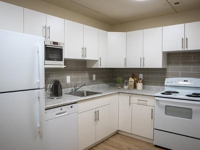 Mandalay Village 3 Bedroom Apartment for Rent at 305 Mandalay Village, Winnipeg, MB R2P 1C6 The Maples