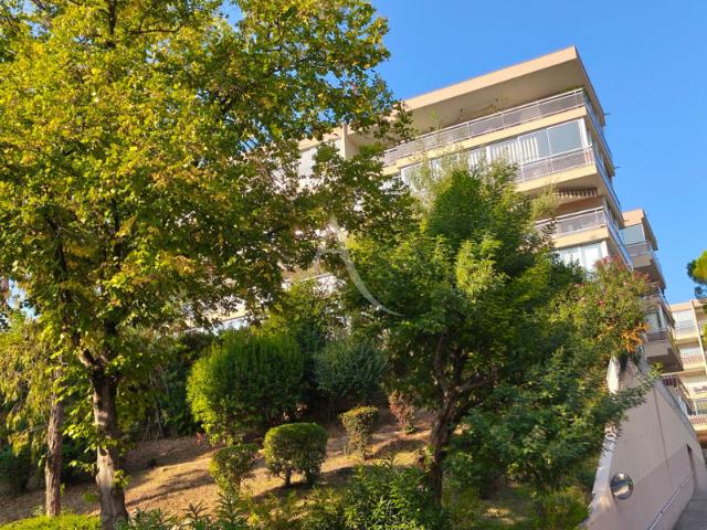 MANDELIEU CENTRE ! Agréable 3 pièces 77 m² avec terrasse de 30m². Garage 27m2 et Cave !