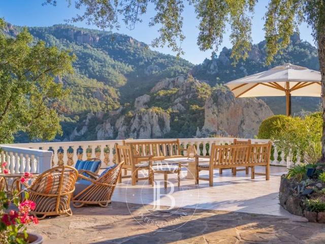 MANDELIEU SAINT JEAN DE CANNES VILLA 4 CHAMBRES AU CALME ABSOLU VUE MER ET COLLINES