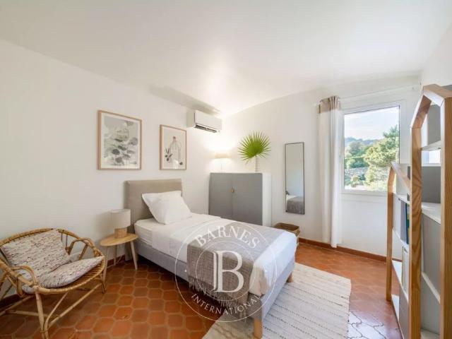 MANDELIEU SAINT JEAN DE CANNES VILLA 4 CHAMBRES AU CALME ABSOLU VUE MER ET COLLINES