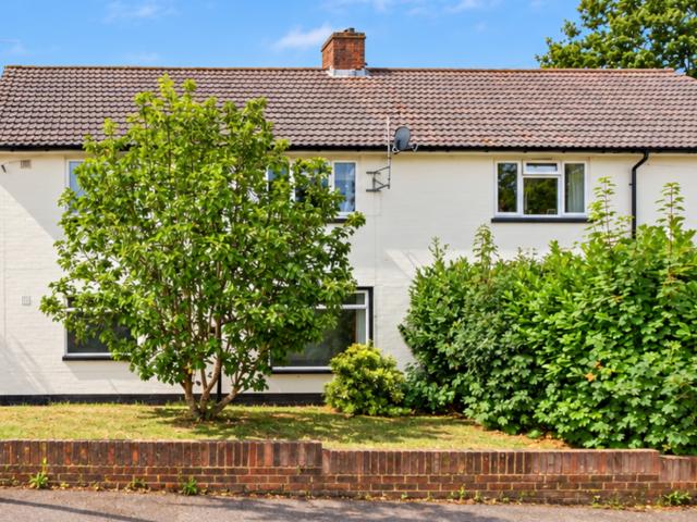 Mandeville Drive, Hertfordshire AL1 2 bed maisonette to rent £2,000 pcm £462 pw