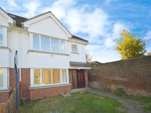 Mandeville Road, Isleworth TW7 4 bed semi detached house to rent £2,750 pcm £635 pw