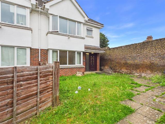 Mandeville Road, Middlesex 4 bed semi detached house to rent £2,700 pcm £623 pw