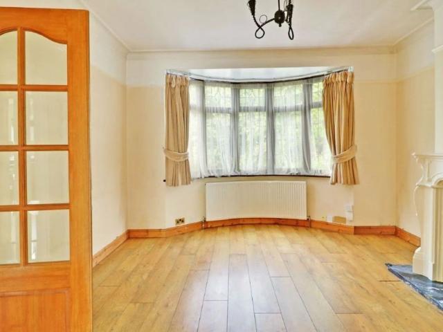 Mandeville Road, NORTHOLT, UB5