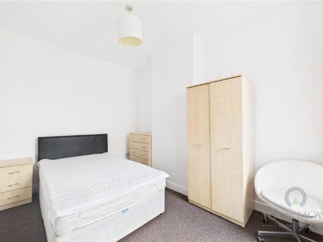 Manfield Road, Northampton NN1 1 bed in a house share to rent £450 pcm £104 pw