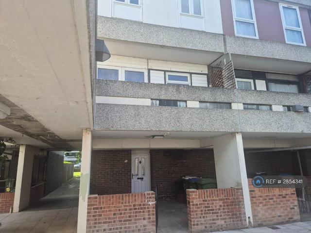 Mangold Way, Erith, DA18 3 bed end of terrace house to rent £1,900 pcm £438 pw