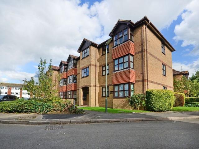 Mangles Road, Guildford GU1, Guildford, 1 bed flat to rent, £1,350 pcm | PrimeLocation